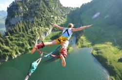 科维托娃在掘金比赛中反败为胜，刷新纪录引发热议！观众掌声雷动